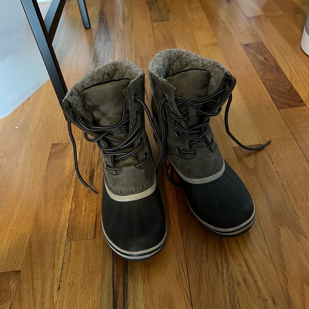 SOREL Slimpack II Waterproof Boots - size 6.5 womens